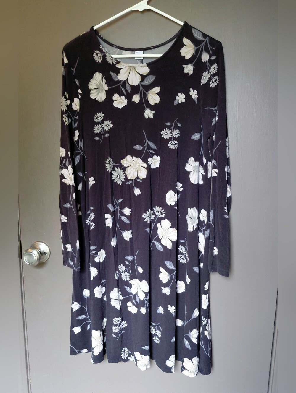 Old Navy Black Long Sleeve Floral Swing Dress